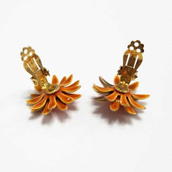 Vintage Enamel Brown Orange Flower Earrings,  Flower Power 1960s, 7/8 Inches - Picture 6 of 8